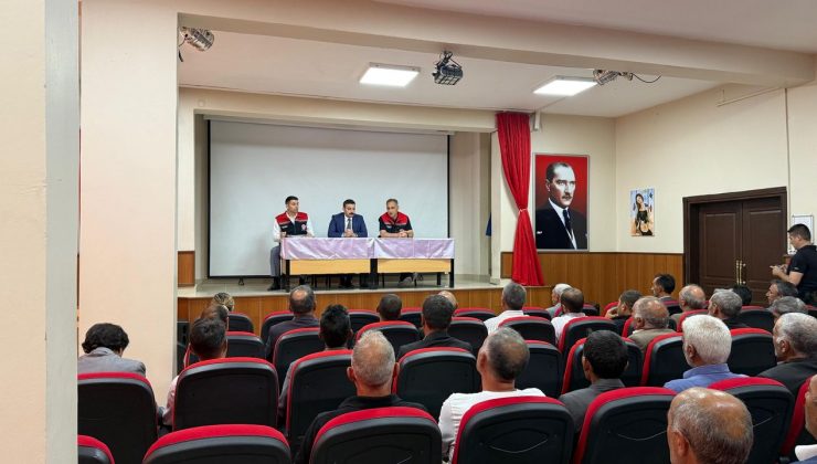 Arpaçay'da muhtarlara tarımsal bilgilendirme toplantısı düzenlendi