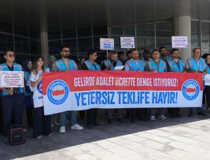 Memur-Sen Kars Şubesi: Türkiye Kamu-Sen, olarak bugün başlattığımız eylemlerimizi, yükselterek devam ettireceğiz