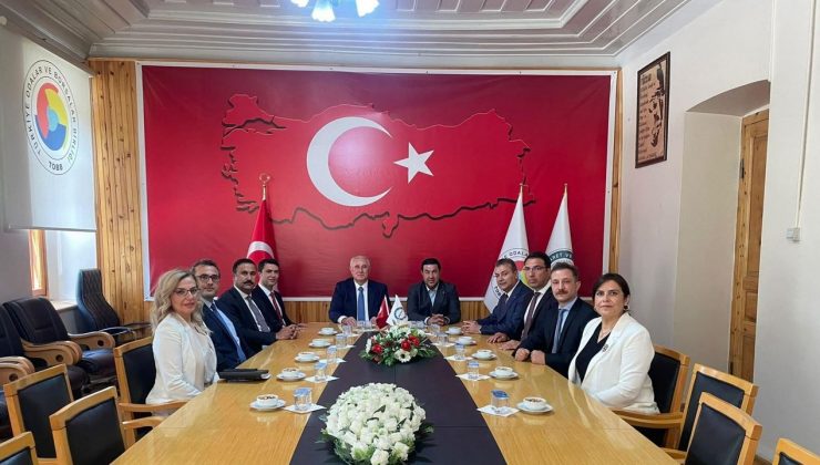 Kamu Başdenetçisi Mehmet Akarca Kars Ticaret ve Sanayi Odasını ziyaret etti