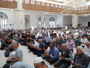 Kars Sultan Alparslan Camii ve Külliyesi'nde aziz şehitler için mevlid programı düzenlendi
