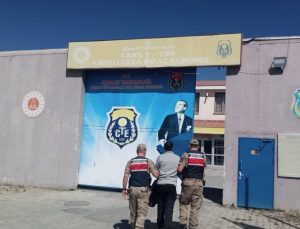 Kars'ta aranan firari jandarmanın operasyonuyla yakalandı