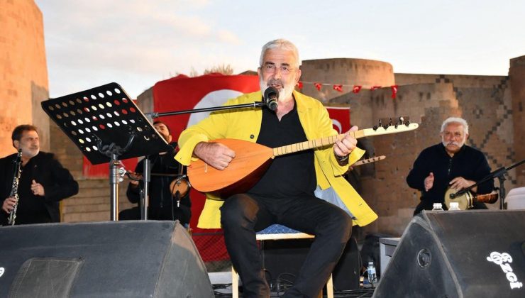 Ani'nin Fethi'nin 961. yıl dönümünde Esat Kabaklı'dan unutulmaz fetih konseri