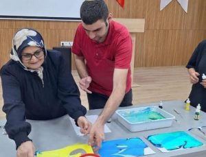 Kars'ta ebru sanatı veli katılım etkinliği ile renklendi