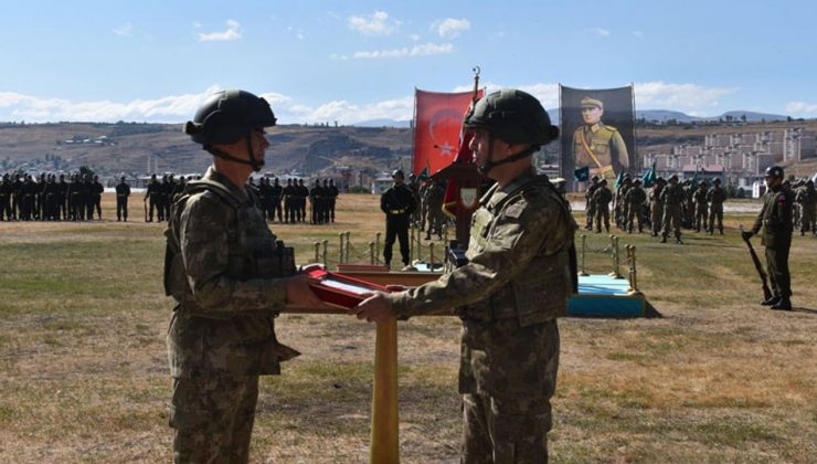 Kars'ta Komuta ve Sancak Devir Teslim Töreni yapıldı
