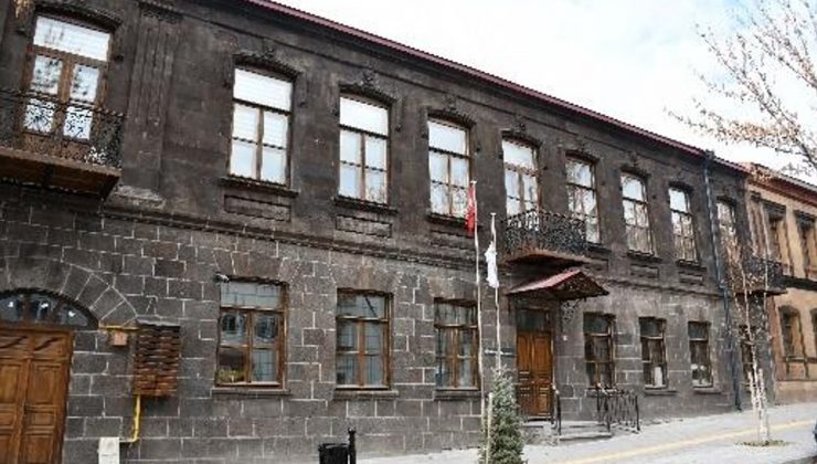 Kars Gençlik ve Spor İl Müdürlüğü’nden spor tesislerine çevre iyileştirmesi