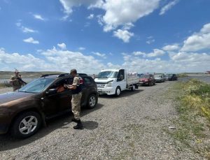 Kars İl Jandarma Komutanlığı’ndan düzensiz göçle mücadeleye yönelik huzur ve güven uygulaması