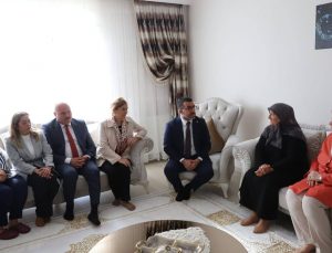 Cumhurbaşkanı Recep Tayyip Erdoğan'ın göndermiş olduğu mektubu Şehit Annesine teslim edildi