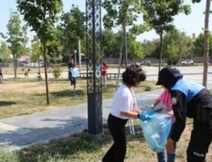 Kars'ta öğrencilere çevre temizliği bilinci aşılanıyor