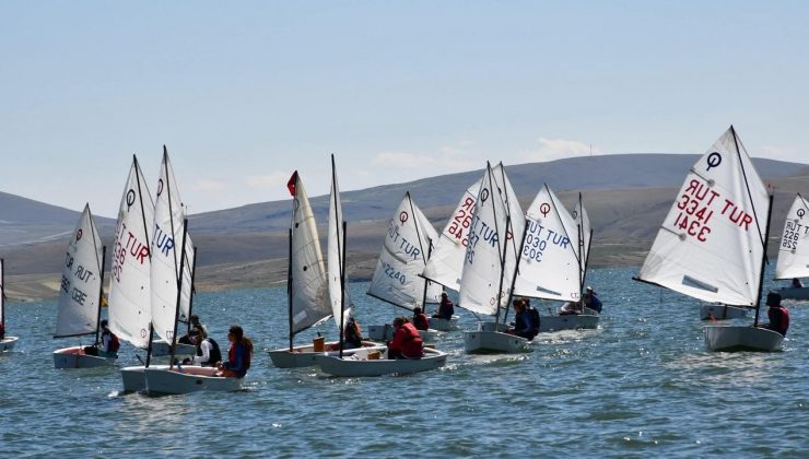 Ani'nin Fethi'nin 961. yıl dönümü, Çıldır Gölü'nde yelken yarışlarıyla kutlandı