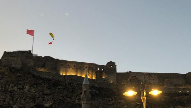Ani’nin 961. Fetih yıldönümünde paramotor gösterisi nefes kesti