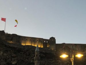 Ani’nin 961. Fetih yıldönümünde paramotor gösterisi nefes kesti