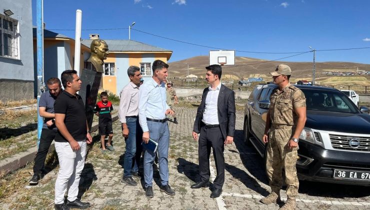 Digor Kaymakamı Kahraman’dan Türkmeşen Köyü okuluna ziyaret