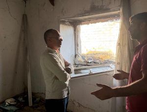 Kars'ta elektrik aksanından çıkan yangın evi küle çevirdi