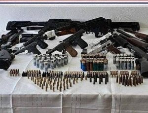 Kars'ta eş zamanlı operasyon: Çok sayıda silah ve mühimmat ele geçirdi