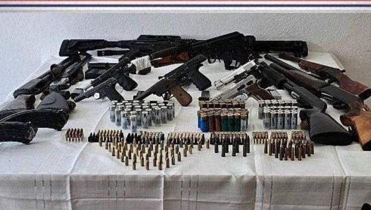 Kars'ta eş zamanlı operasyon: Çok sayıda silah ve mühimmat ele geçirdi