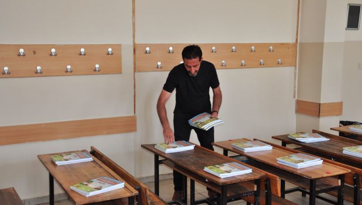 Kars'ta toplam 638 bin adet ders kitabı, sıralarda yerini aldı