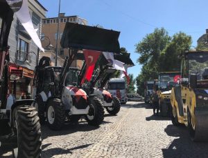 Kars Belediyesi araç filosunu güçlendirdi: 15 yeni iş makinesi dualarla hizmete girdi