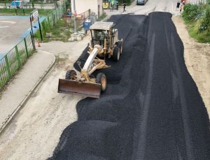 Giresun Belediyesi acil alanlara asfalt müdahalesi yaptı