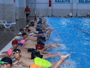 Havuz keyfi Haliliye'de çocukların ve gençlerin yüzünü güldürdü