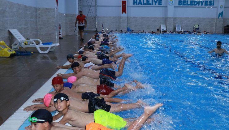 Havuz keyfi Haliliye'de çocukların ve gençlerin yüzünü güldürdü