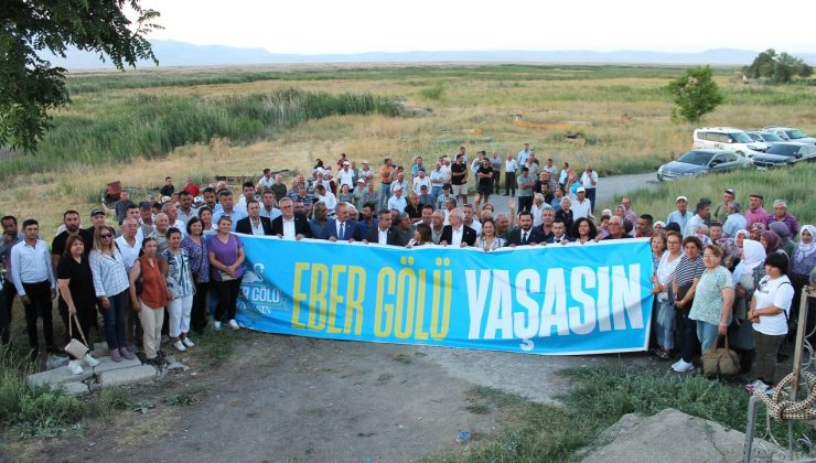 CHP Milletvekilleri Eber Gölüne çıkarma yaptı