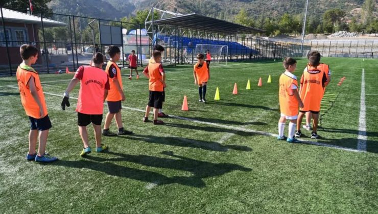 Isparta Belediyesi’nin yaz spor kurslarında dolu dolu bir yaz tatili geçirdiler