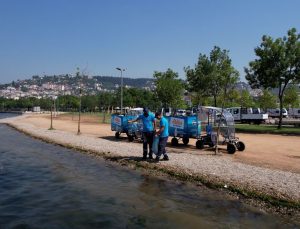 Kocaeli Büyükşehir Belediyesi sahilleri temiz tutmak için çalışıyor