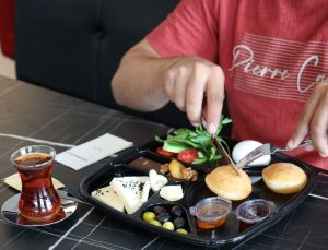 Kocaeli Büyükşehir’in sevilen lezzetleri şehrin her köşesinde; Mahal Plus, Sekapark’ın yeni ritmi oldu