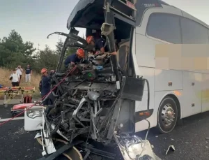 Malatya'dan gelen yolcu otobüsü kaza yaptı: 1 ölü, 10 yaralı