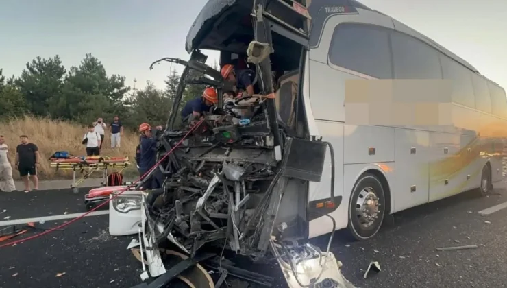 Malatya'dan gelen yolcu otobüsü kaza yaptı: 1 ölü, 10 yaralı