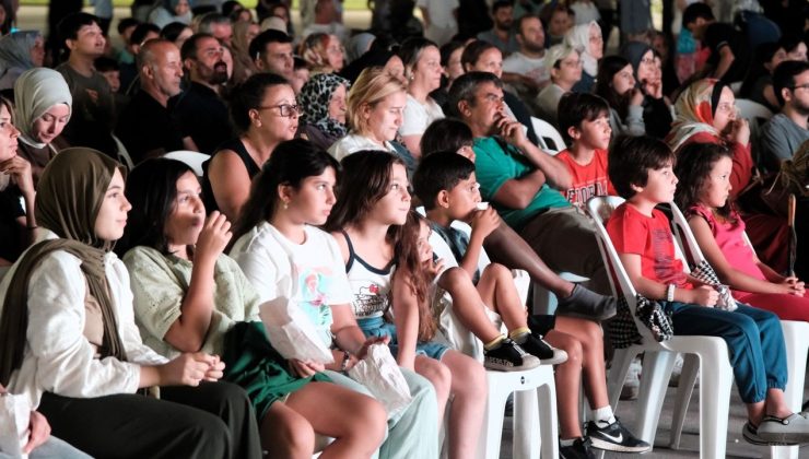 Kocaelililer, en güzel filmleri İzmit’in kalbinde izliyor; Milli İrade Meydanı, sinemaseverlerin adresi oldu