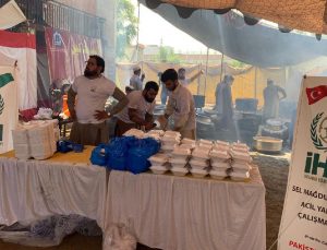 Pakistan’daki sel mağdurlarına yardım ulaştırıldı