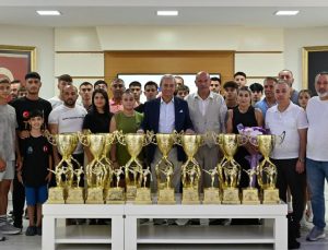 Başkan Kocagöz, Kick Boks sporcularını ağırladı