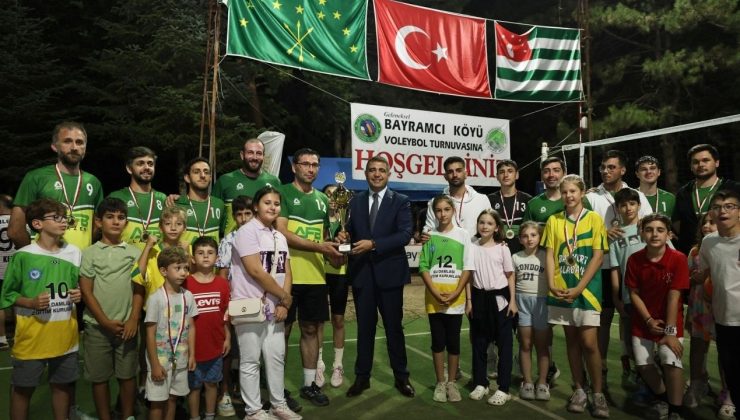 Bayramcı voleybol turnuvasında Tahirağa şampiyon oldu