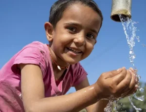 DSÖ ve UNICEF: Dünyada her 4 kişiden 1’i güvenli içme suyuna ulaşamıyor