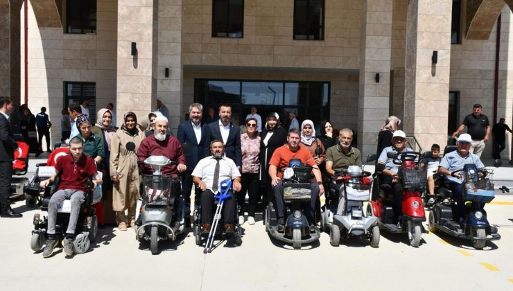 Topla dağıt dinsin ağıt