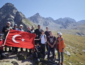 Türk Nöroloji ve Türk Algoloji Derneği’nden, Ağrı tedavisi için farkındalıkla Kaçkar Dağları’na tırmanış