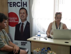 Ahmet Akın tercih sürecinde gençlerin yanında
