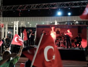 30 Ağustos coşkusu “Kahramanların İzinde” konseriyle başladı; Zafer meşalesi Milli İrade Meydanı’nda yakıldı