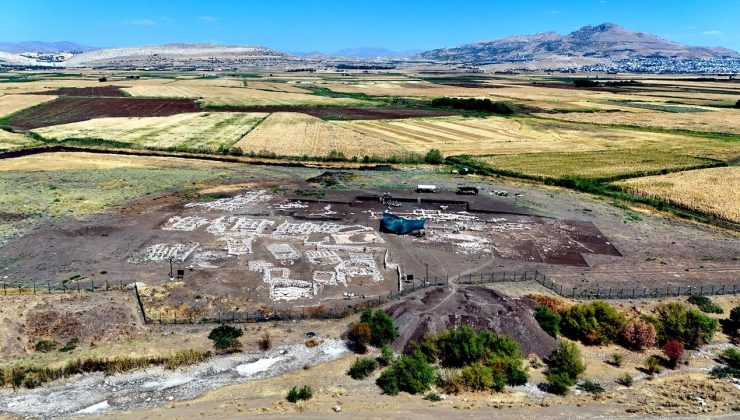 Çayönü tepesi’nde 9 bin 500 yıllık kamusal yapı gün yüzüne çıkarıldı