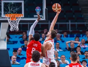 12 Dev Adam tarih yazdı: Türkiye EuroBasket’te yarı finalde