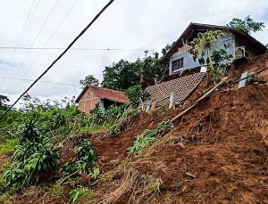 Sudan’da toprak kayması en az 1000 can aldı
