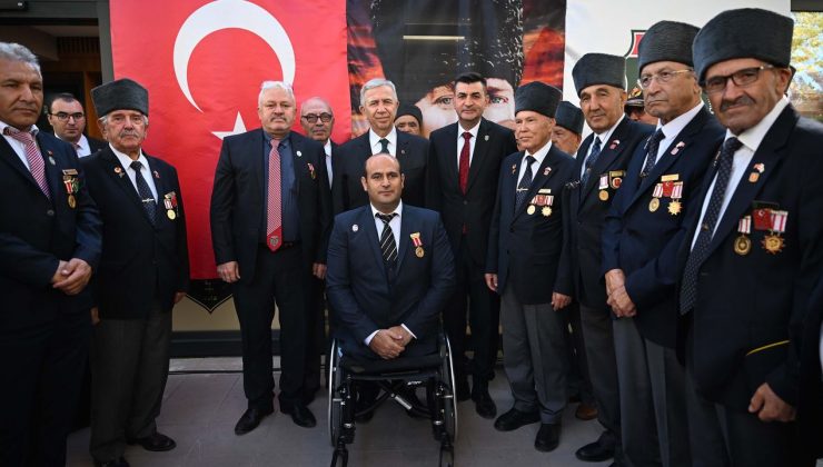 Mansur Yavaş Gazi ve Şehit yakınlarıyla buluştu