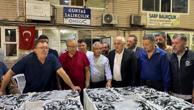 Balıkesir'de balık sezonu ilk mezatla açıldı