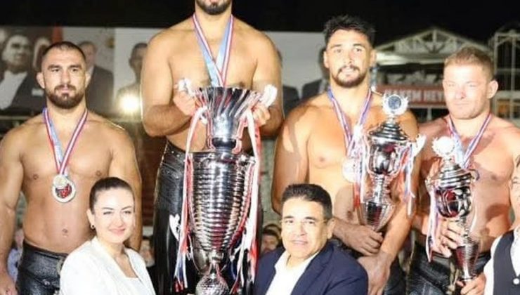 Balıkesir Büyükşehir Belediyesporlu Enes Doğan Elmalı’nın 2. kez Başpehlivanı oldu
