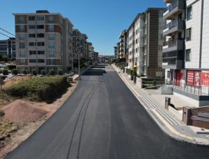 Balıkesir Büyükşehir, yıllardır hizmet bekleyen yolları asfaltla buluşturuyor