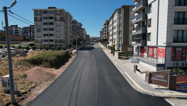 Balıkesir Büyükşehir, yıllardır hizmet bekleyen yolları asfaltla buluşturuyor