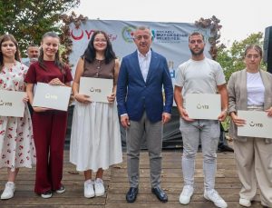 Büyükakın, soydaş gençlerle buluştu