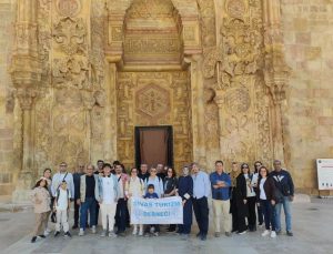 Sivas Turizm Derneği, 27 Eylül Dünya Turizm Gününde Divriği’yi gezdi