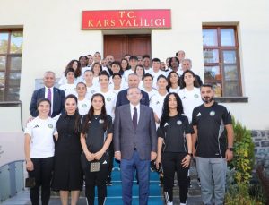 Kars Valisi Ziya Polat, spora ve gençliğe verdiği desteği sürdürüyor
